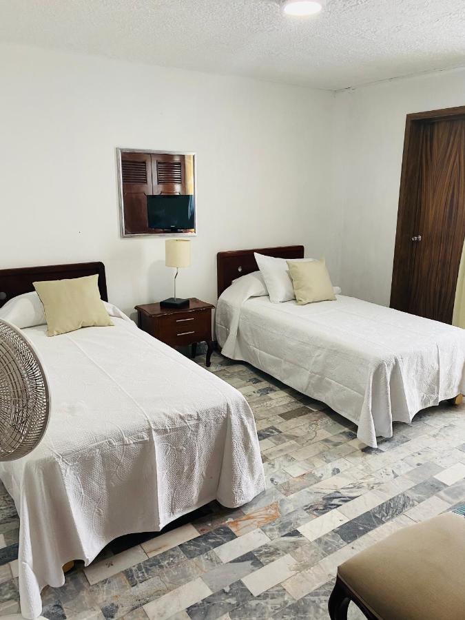 Hostal Guadalajara Cosmopolitan Providencia מראה חיצוני תמונה