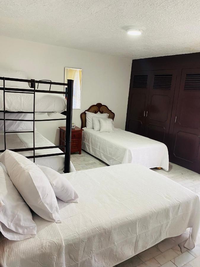 Hostal Guadalajara Cosmopolitan Providencia מראה חיצוני תמונה