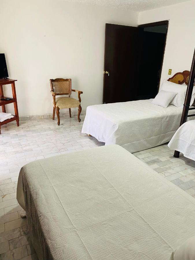 Hostal Guadalajara Cosmopolitan Providencia מראה חיצוני תמונה