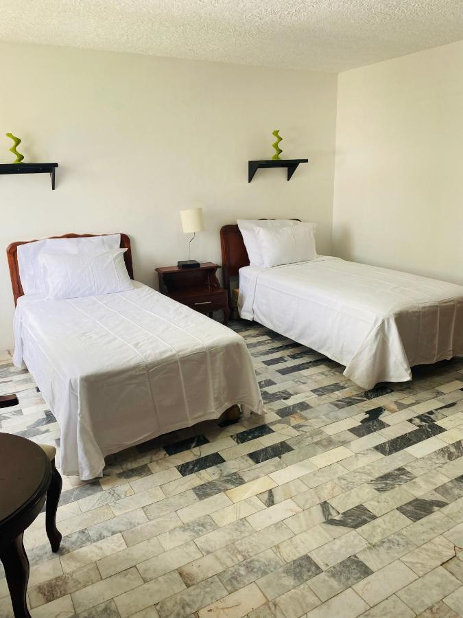 Hostal Guadalajara Cosmopolitan Providencia מראה חיצוני תמונה