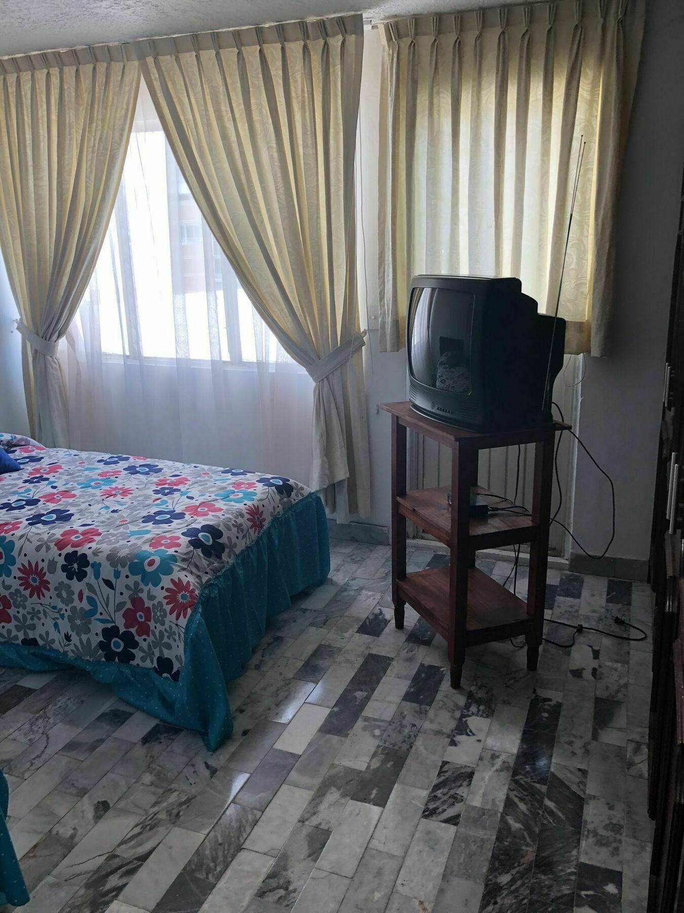 Hostal Guadalajara Cosmopolitan Providencia מראה חיצוני תמונה